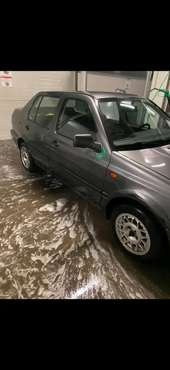 Gebraucht VW Vento 75 PS (55 kW) 1993 Grau Limousine