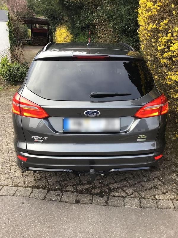 Gebraucht Ford Focus ST-Line 125 PS (91 kW) 2018 Grau Kombi