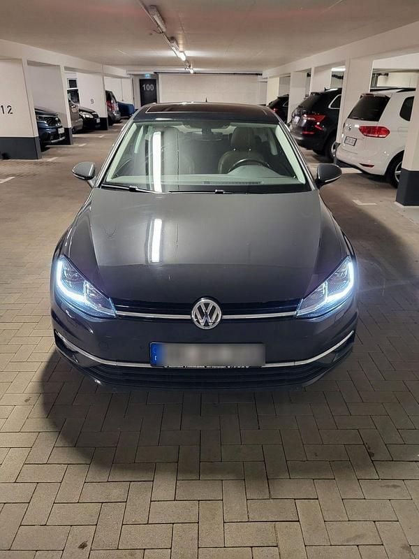 Grau Gebraucht 2017 VW Golf VII Limousine | 11.690 € (Superpreis) - Bild 1/4