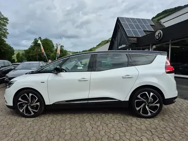 Gebraucht Renault Scénic IV Black Edition 158 PS (116 kW) 2022 Weiß Van / Kleinbus
