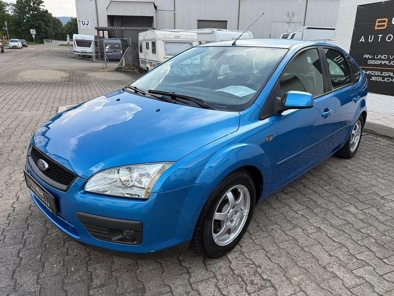 Blau Gebraucht 2005 Ford Focus Titanium Limousine | 3.480 € (Fairer Preis) - Bild 1/4