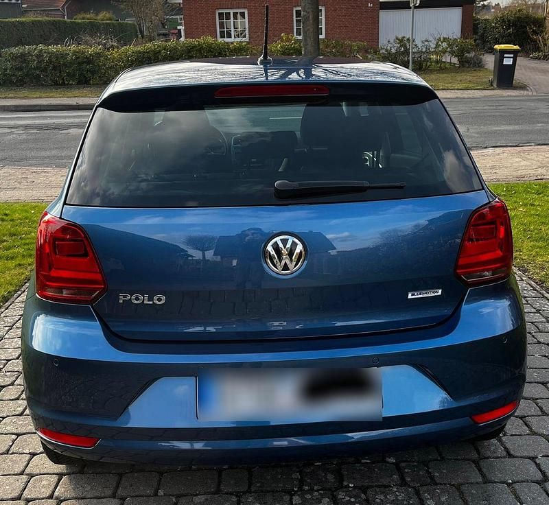 Gebraucht VW Polo LOUNGE 75 PS (55 kW) 2015 Blau Kleinwagen