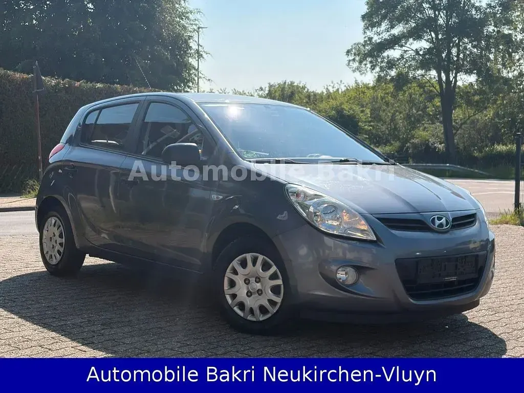 Gebraucht Hyundai i20 Classic 77 PS (56 kW) 2011 Grau Kleinwagen