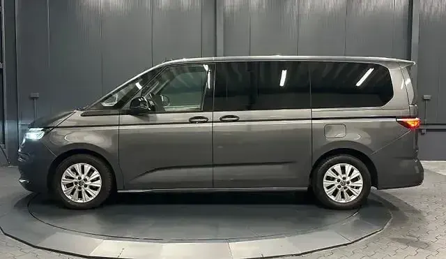 Gebraucht VW Multivan 150 PS (110 kW) 2023 Indiumgrau metallic Van / Kleinbus