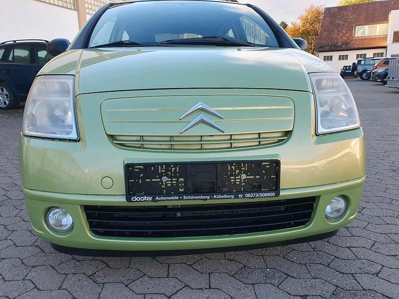 Grün Gebraucht 2004 Citroën C2 Kleinwagen | 1.599 € (Fairer Preis) - Bild 1/4