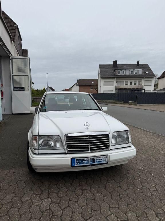Gebraucht Mercedes E320 Sportline 220 PS (161 kW) 1995 Weiß Limousine
