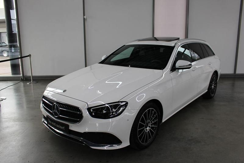 Gebraucht Mercedes E220 Avantgarde 194 PS (142 kW) 2020 Limousine