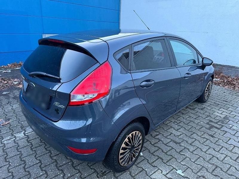 Gebraucht Ford Fiesta 82 PS (60 kW) 2011 Grau Kleinwagen