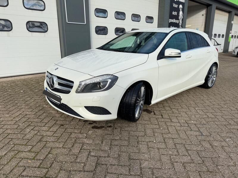 Weiß Gebraucht 2013 Mercedes A200 AMG line Limousine | 13.200 € (Etwas zu teuer) - Bild 1/4