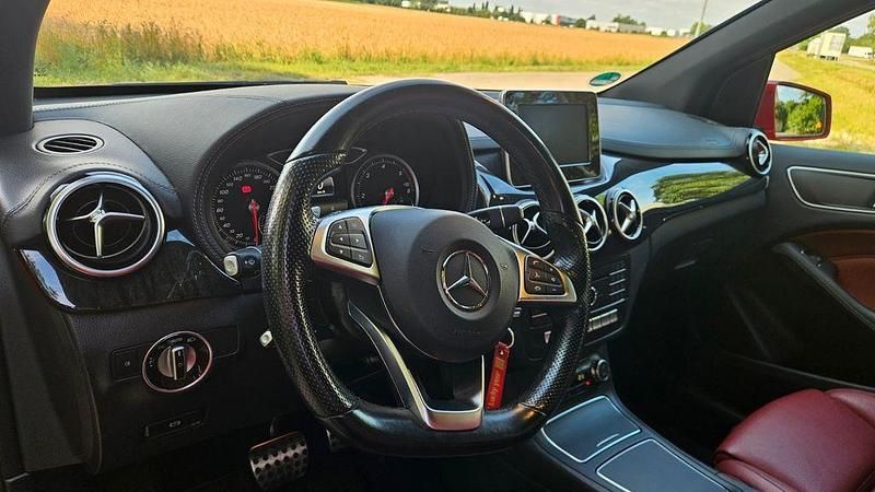 Rot Gebraucht 2015 Mercedes B200 AMG line Van / Kleinbus | 16.500 € (Fairer Preis) - Bild 1/4