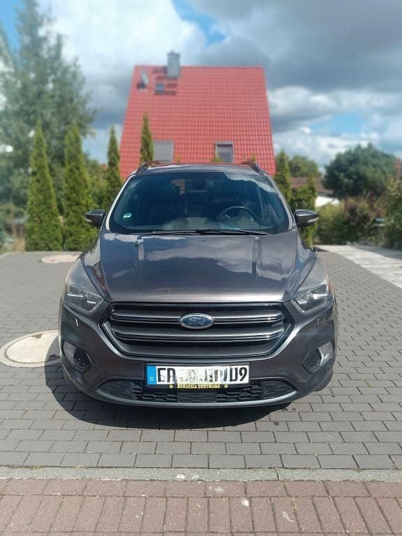 Grau Gebraucht 2017 Ford Kuga ST-Line SUV | 13.500 € (Fairer Preis) - Bild 1/4