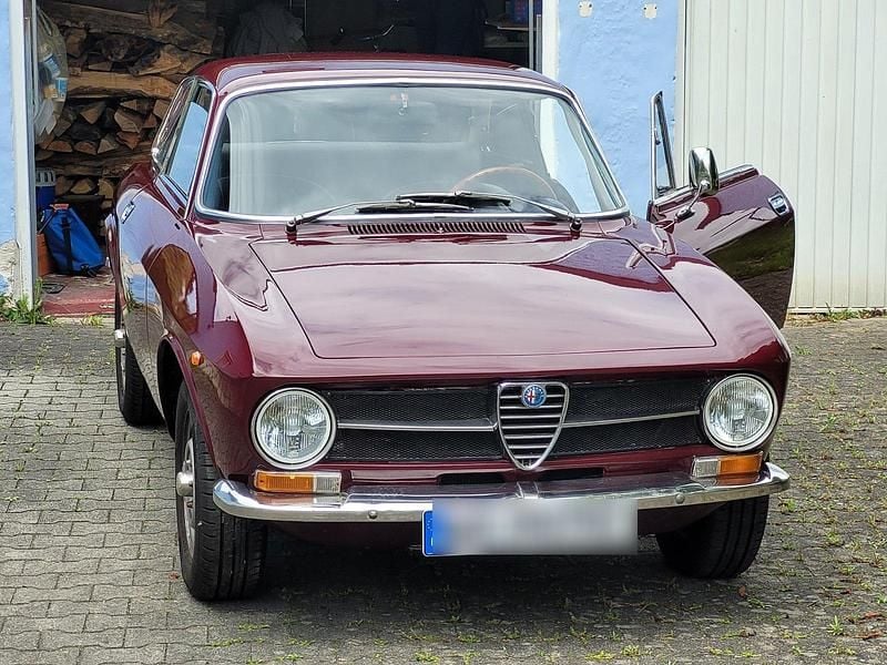 Rot Gebraucht 1972 Alfa Romeo GT Junior Coupé | 35.500 € - Bild 1/4