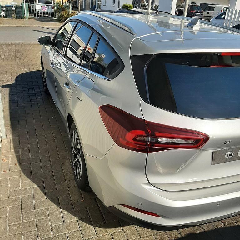 Usado Ford Focus Titanium 125 CV (91 kW) 2024 Plateado Familiar