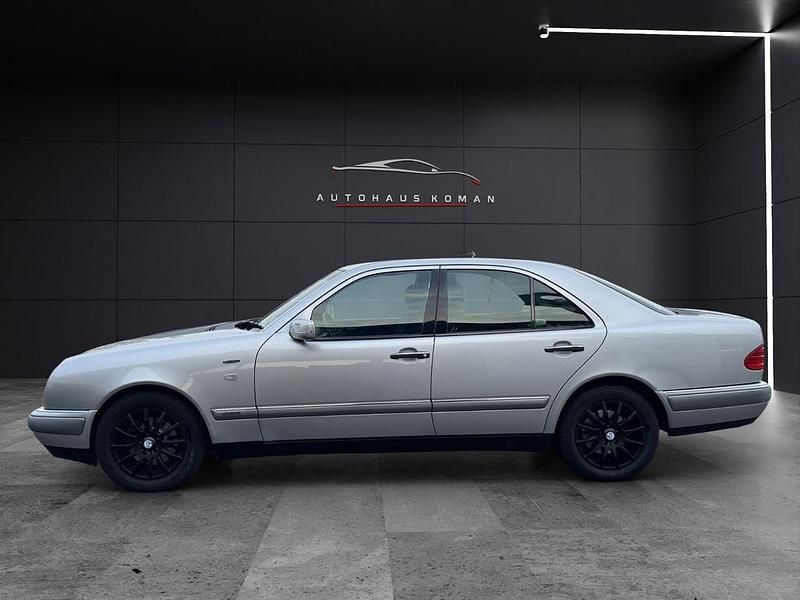 Gebraucht Mercedes E280 Elegance 193 PS (141 kW) 1996 Silber Limousine