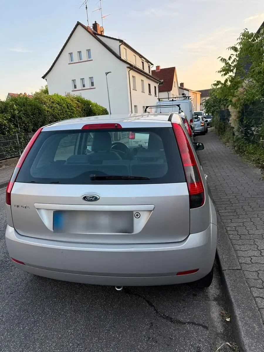 Gebraucht Ford Fiesta 69 PS (50 kW) 2005 Silber Kleinwagen