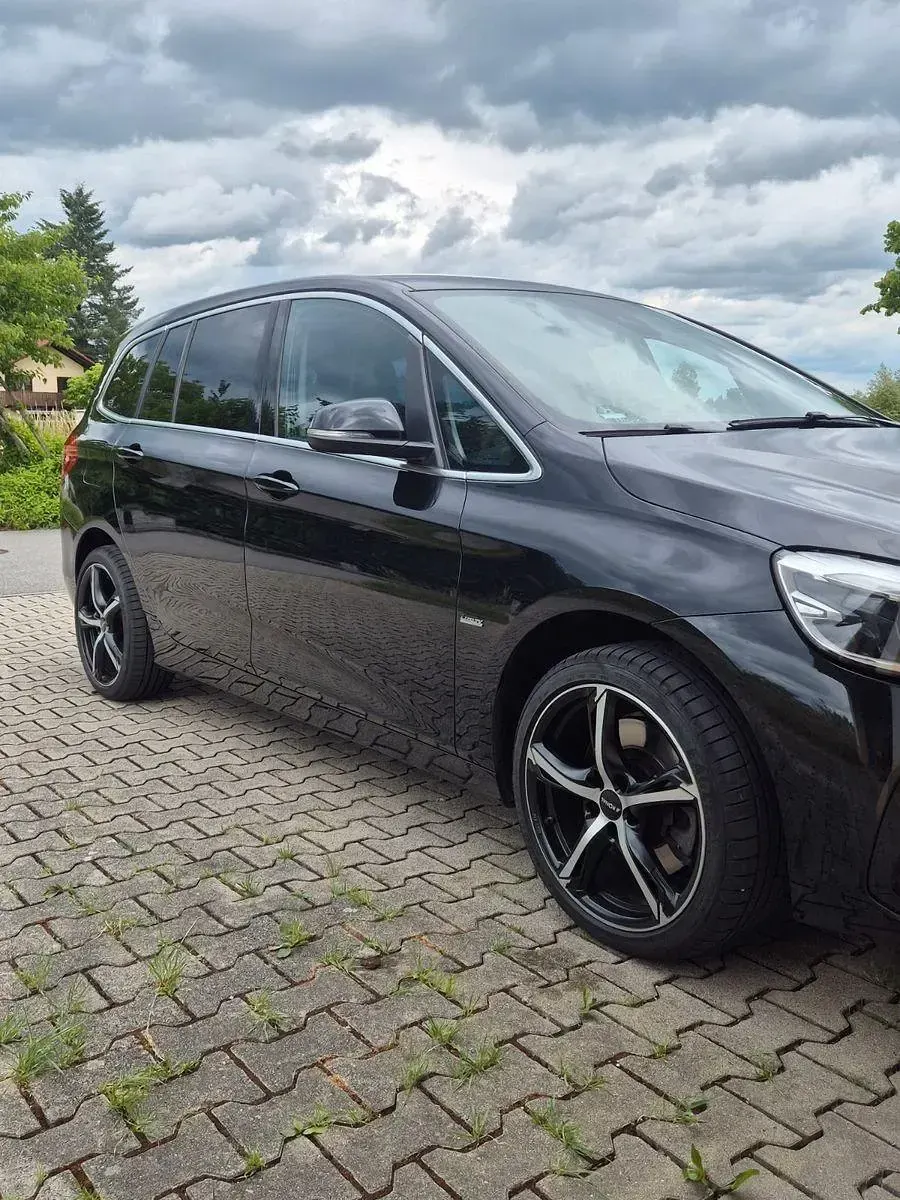 Gebraucht BMW 218 Gran Tourer Luxury Line 150 PS (110 kW) 2018 Schwarz Van / Kleinbus