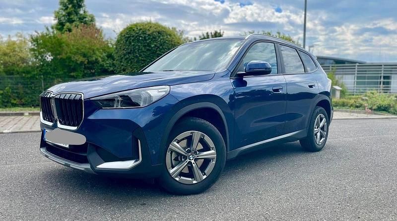 Blau Gebraucht 2024 BMW X1 SUV | 35.900 € (Superpreis) - Bild 1/4