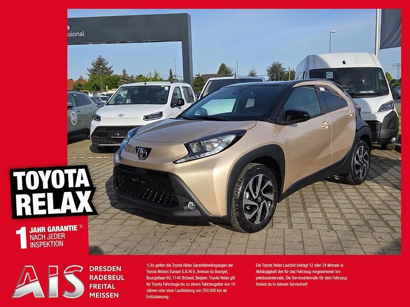 Ginger beige / night sky black Neu 2025 Toyota Aygo Kleinwagen | 17.590 € - Bild 1/3