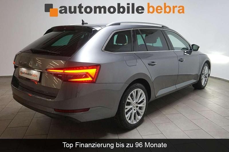 Gebraucht Skoda Superb Style 200 PS (147 kW) 2022 Graphitegrau Kombi