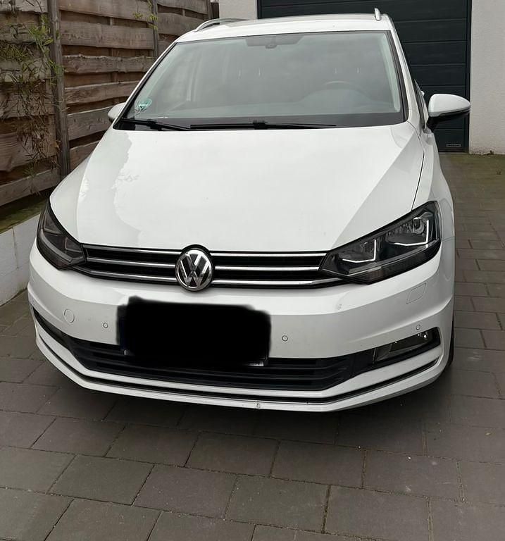 Weiß Gebraucht 2016 VW Touran Comfortline Van / Kleinbus | 13.800 € (Fairer Preis) - Bild 1/4