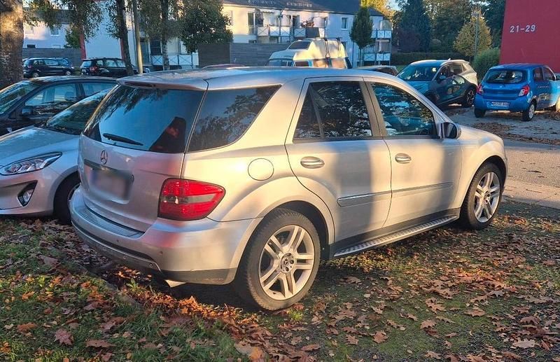 Gebraucht Mercedes ML320 224 PS (164 kW) 2005 Silber SUV