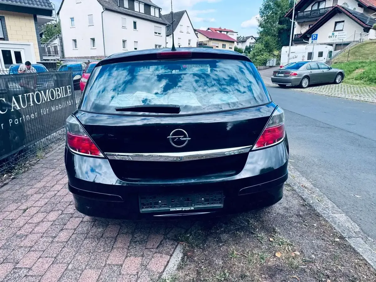Gebraucht Opel Astra Selection 90 PS (66 kW) 2010 Saphirschwarz mineraleffekt Limousine
