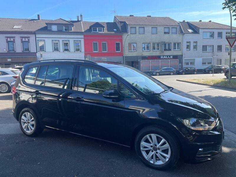 Schwarz Gebraucht 2021 VW Touran Comfortline Van / Kleinbus | 21.800 € (Superpreis) - Bild 1/4