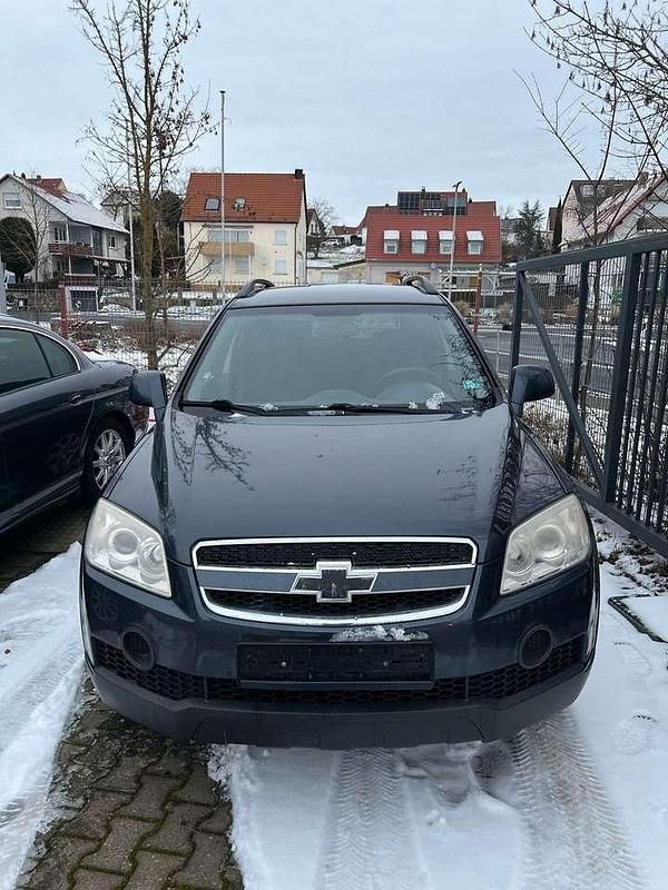 Grau Gebraucht 2010 Chevrolet Captiva LS SUV | 3.600 € (Fairer Preis) - Bild 1/4