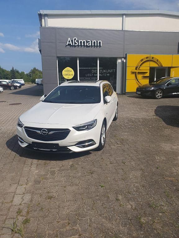 Weiß Gebraucht 2020 Opel Insignia Innovation Kombi | 18.690 € (Guter Preis) - Bild 1/4