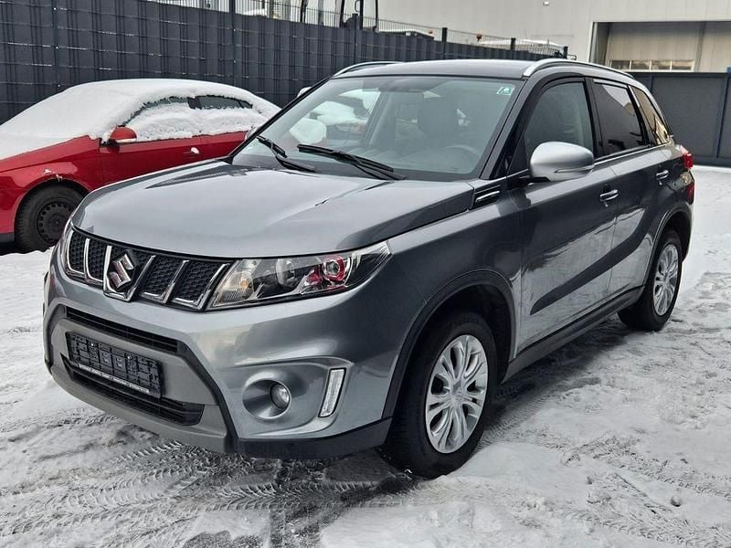 Grau Gebraucht 2018 Suzuki Vitara Comfort SUV | 15.850 € (Superpreis) - Bild 1/4