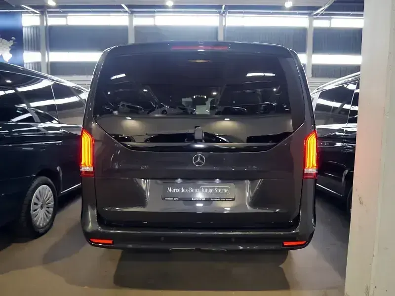 Gebraucht Mercedes V300 Avantgarde Edition 237 PS (174 kW) 2023 Grau Van / Kleinbus
