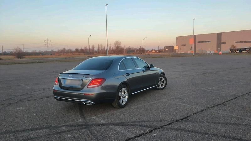 Gebraucht Mercedes E200 150 PS (110 kW) 2017 Grau Limousine