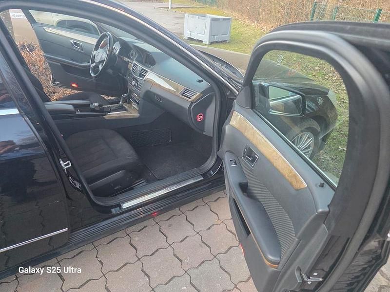 Gebraucht Mercedes E220 Avantgarde 170 PS (125 kW) 2010 Schwarz Kombi