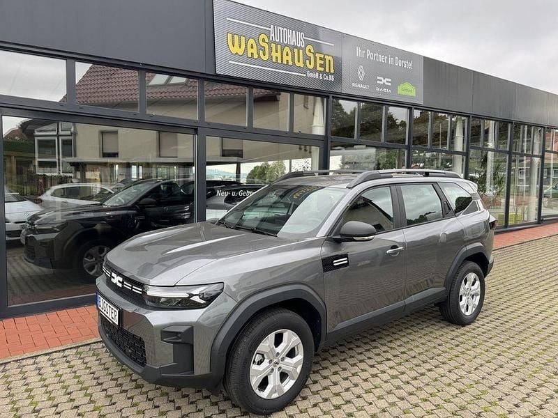 Grau Neu 2025 Dacia Bigster Essentiel SUV | 26.390 € (Superpreis) - Bild 1/4