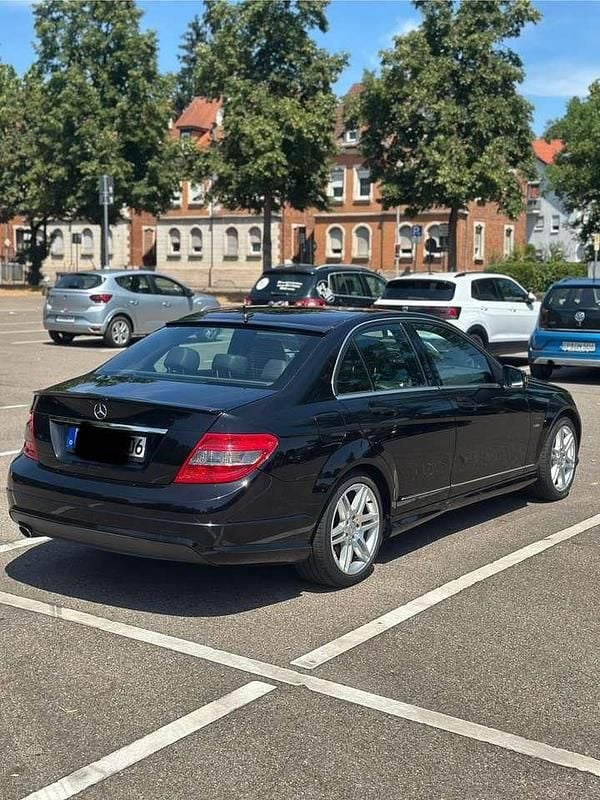 Schwarz Gebraucht 2009 Mercedes C180 Elegance Limousine | 8.499 € (Etwas zu teuer) - Bild 1/4