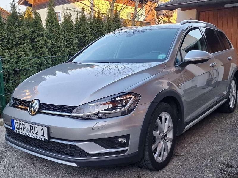 Silber Gebraucht 2020 VW Golf VII Kombi | 24.800 € (Fairer Preis) - Bild 1/4