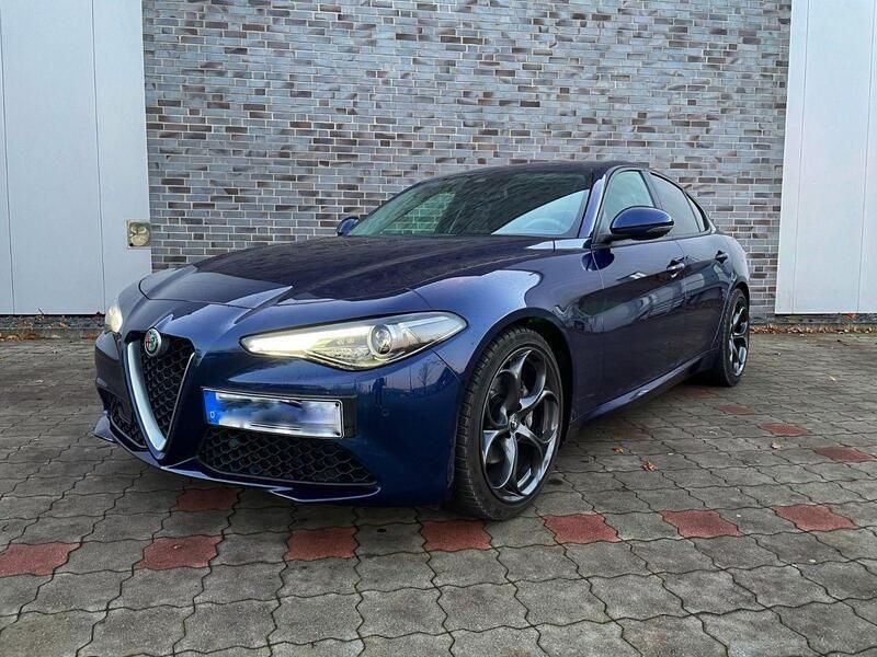 Blau Gebraucht 2017 Alfa Romeo Giulia Limousine | 18.100 € (Superpreis) - Bild 1/4
