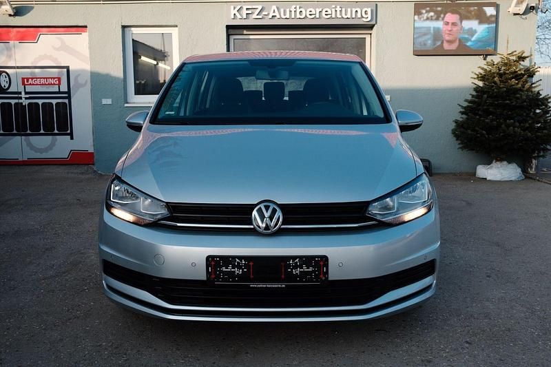 Gebraucht VW Touran Trendline 110 PS (80 kW) 2016 Silber Van / Kleinbus