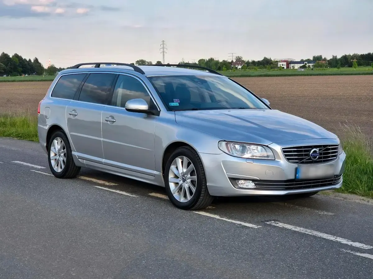 Używany Volvo V70 181 KM (133 kW) 2016 Srebrny Kombi
