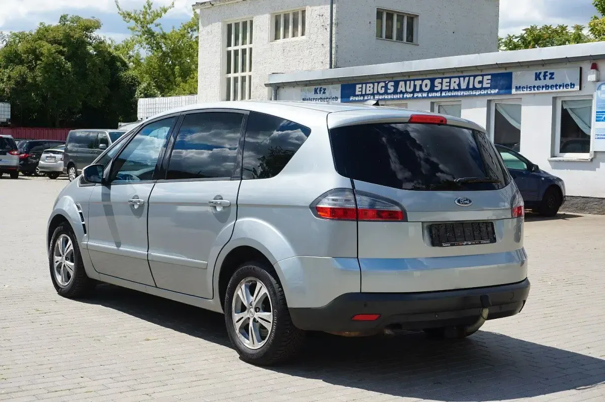 Gebraucht Ford S-MAX Titanium 140 PS (102 kW) 2008 Silber Van / Kleinbus
