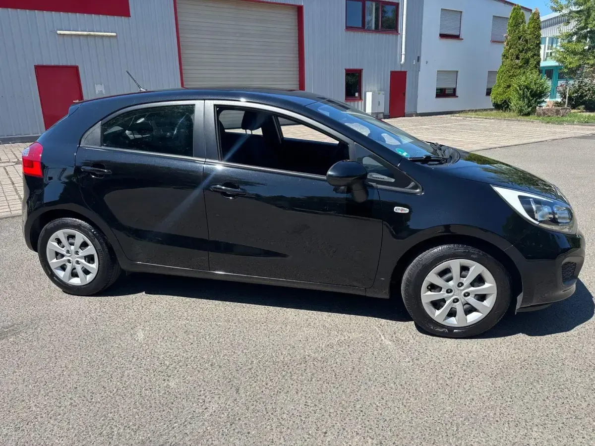Gebraucht Kia Rio Edition 7 109 PS (80 kW) 2013 Schwarz Kleinwagen