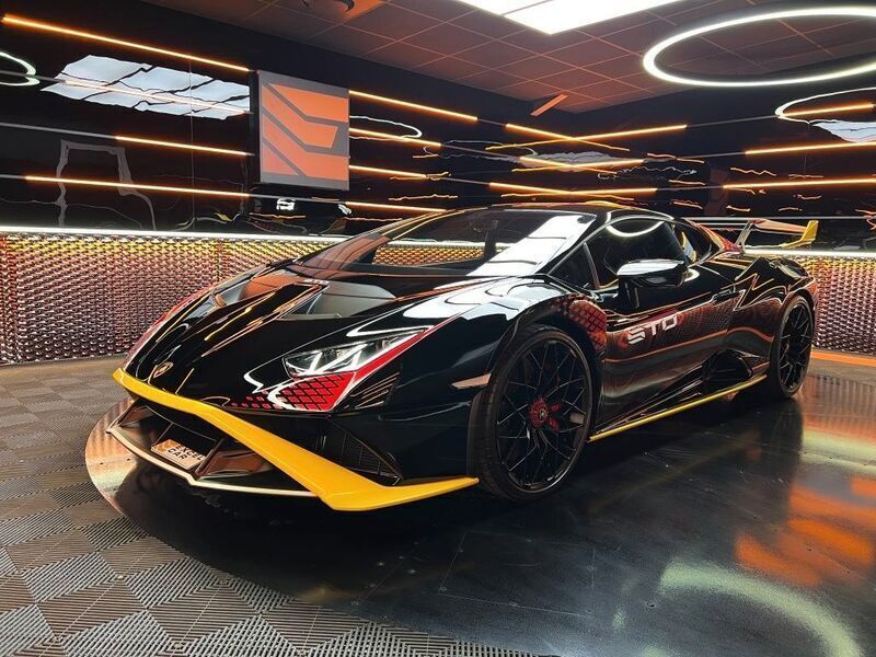Schwarz Gebraucht 2021 Lamborghini Huracán | 389.890 € - Bild 1/4