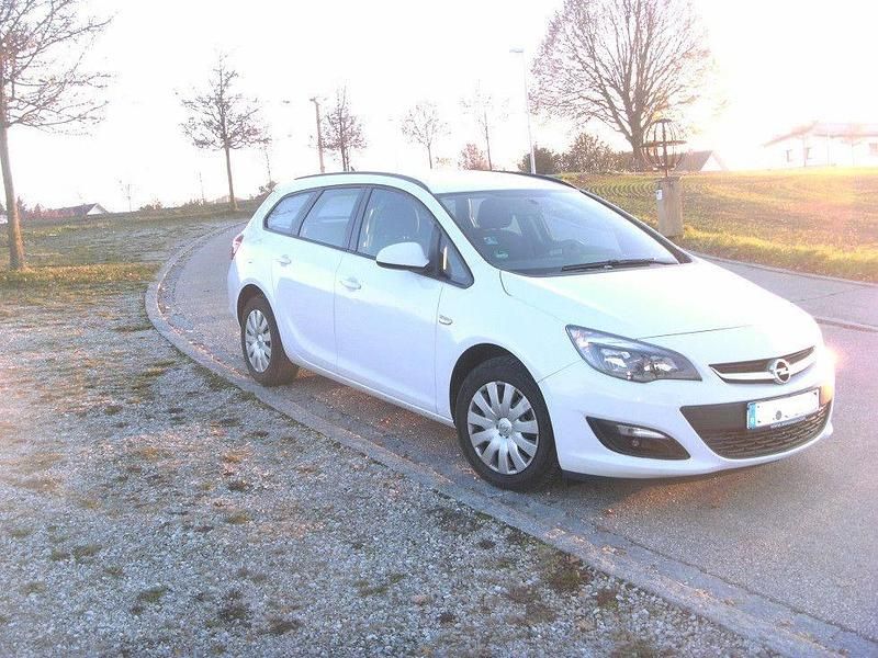 Usata Opel Astra Selection 110 CV (80 kW) 2014 Bianco Station wagon