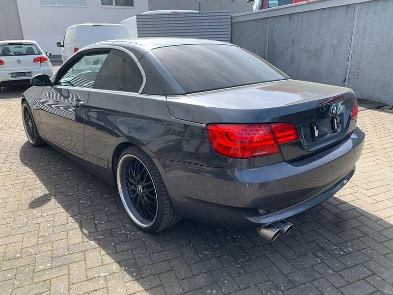 Gebraucht BMW 320 Cabriolet 170 PS (125 kW) 2007 Grau Cabrio