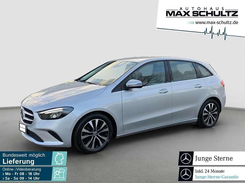 Silber Gebraucht 2022 Mercedes 180 Limousine | 25.980 € (Guter Preis) - Bild 1/4