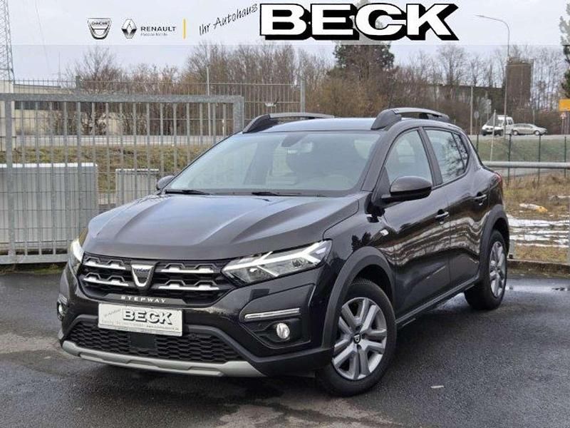 Perlmuttschwarz Gebraucht 2022 Dacia Sandero Comfort Kleinwagen | 16.490 € (Etwas zu teuer) - Bild 1/4