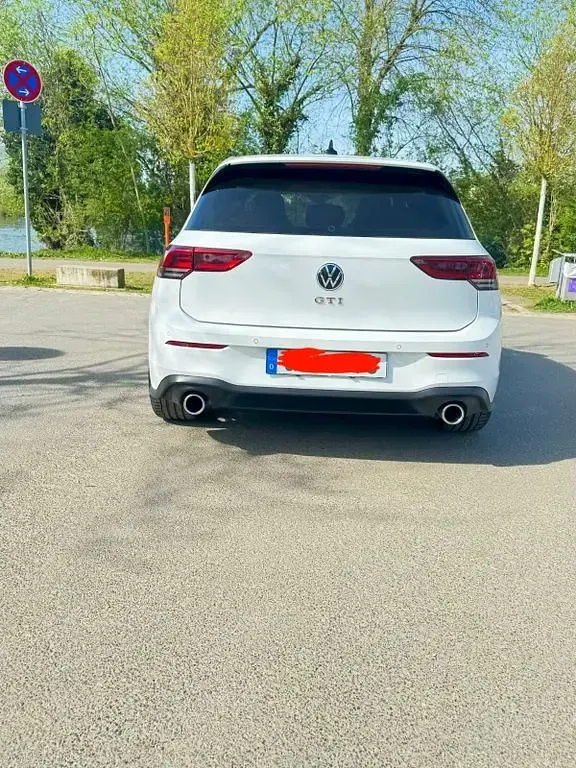Gebraucht VW Golf VIII GTI 245 PS (180 kW) 2021 Weiß Limousine