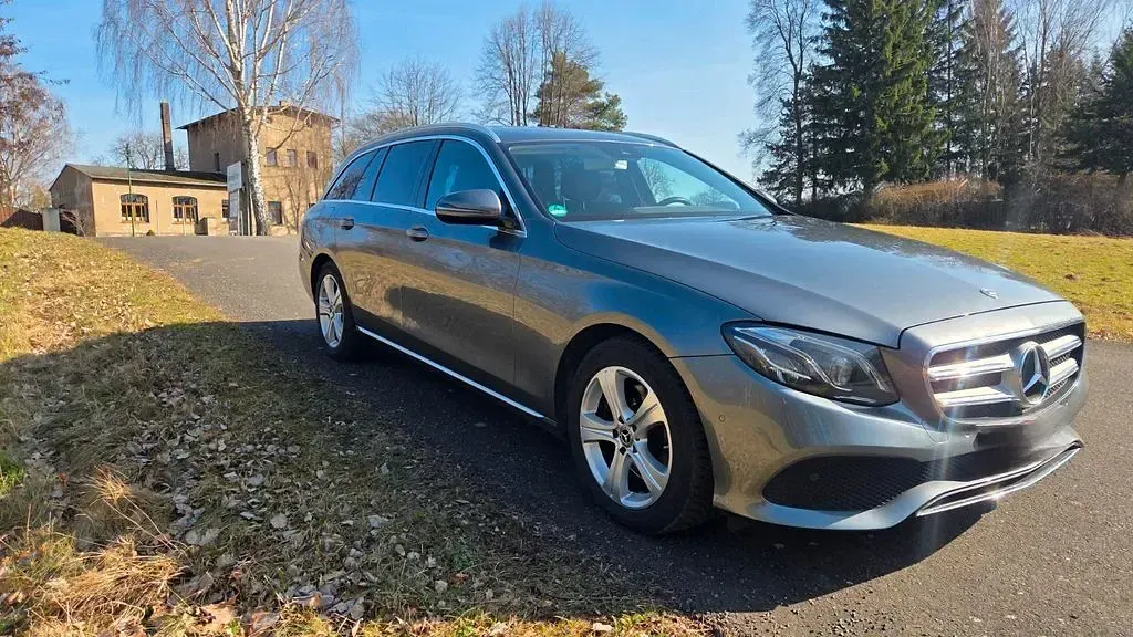 Gebraucht Mercedes E220 194 PS (142 kW) 2017 Grau Kombi