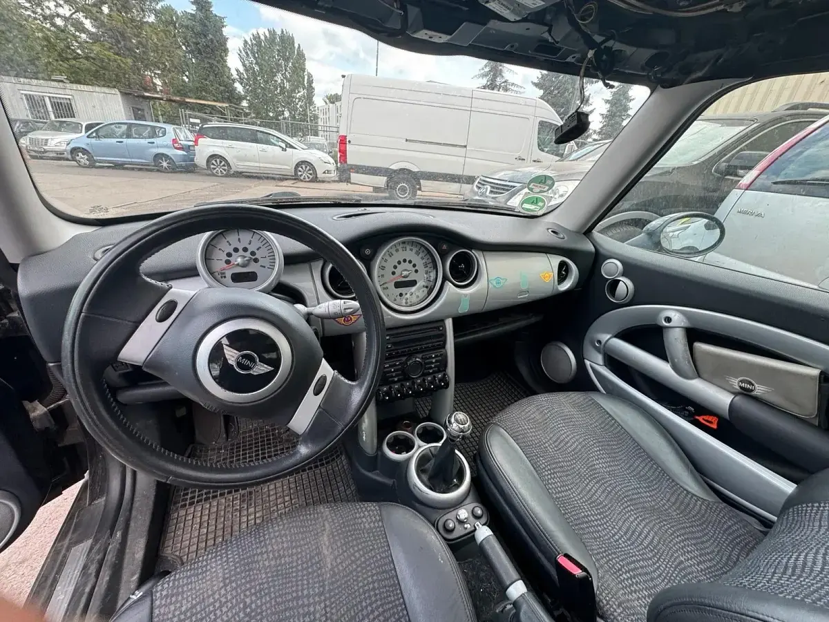Gebraucht Mini Cooper 115 PS (84 kW) 2002 Schwarz Kleinwagen