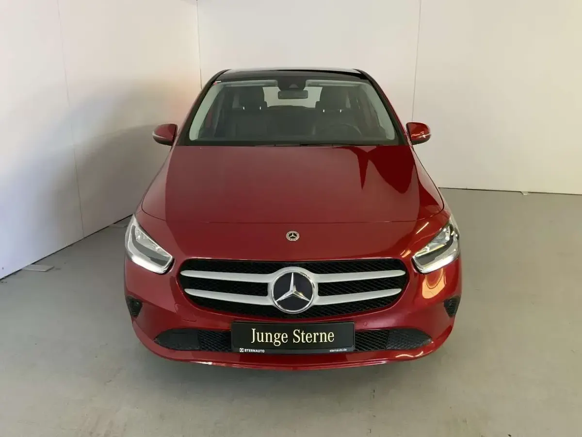 Gebraucht Mercedes B200 150 PS (110 kW) 2021 Manufaktur lack manufaktur patagonienrot metallic Kleinwagen